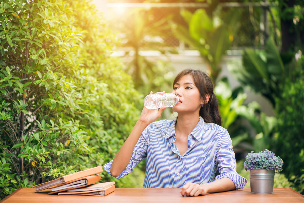 Uống đủ nước giúp tăng chiều cao