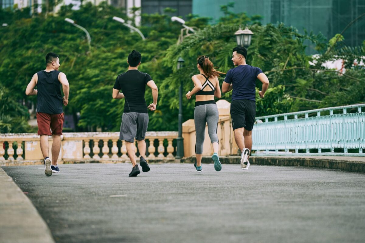 Tập thể dục thể thao giúp tăng chiều cao một cách tự nhiên